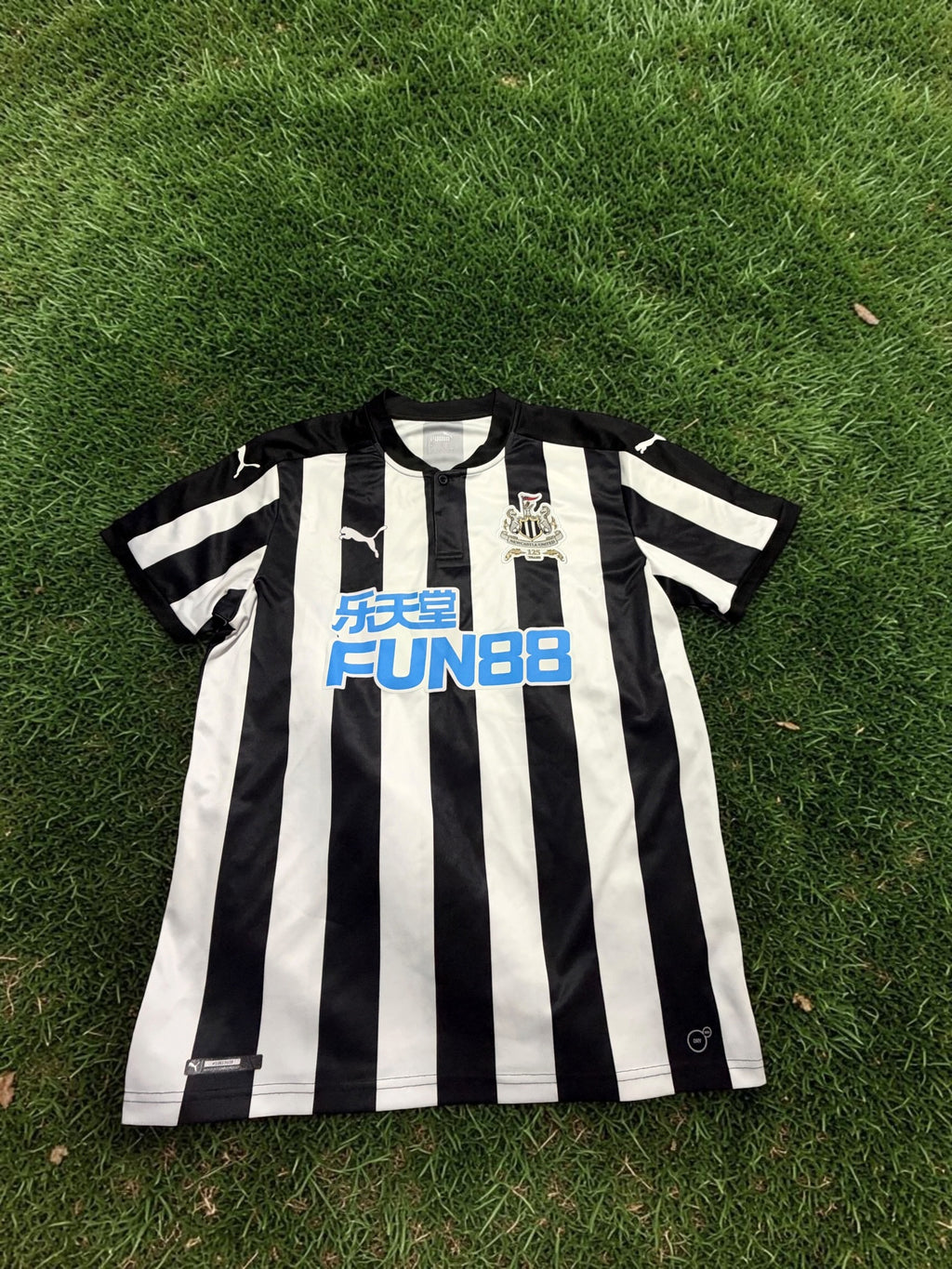 Puma Newcastle United 17/18 Home Jersey 751271